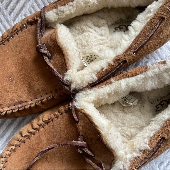 {Ugg} moccasin slippers - Picture 3 of 6